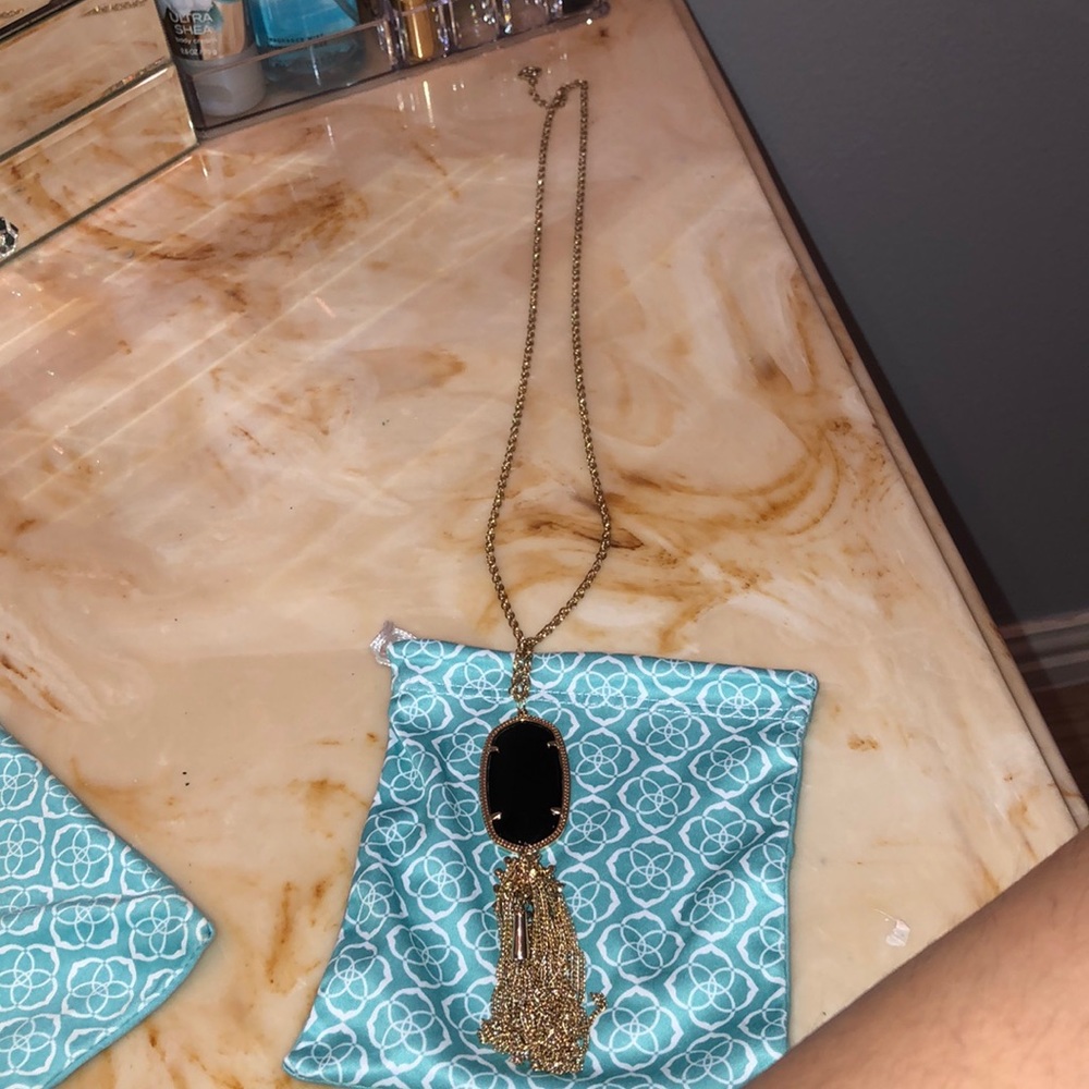 Kendra Scott necklace